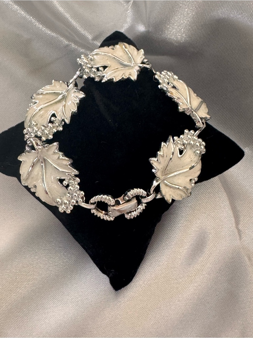 Vintage Sarah Coventry “Whispering Leaves” Bracelet. - Picture 3 of 8